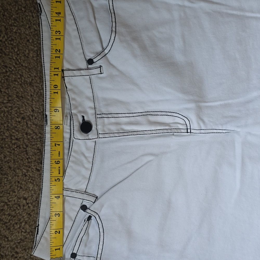 Vince Camuto White Cropped Jeans Sz. 8 - Picture 3 of 6